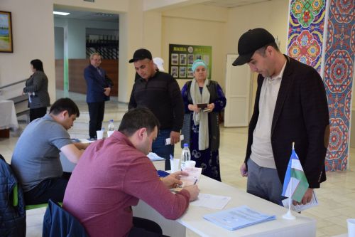 В Нурлате прошло досрочное голосование на референдуме по поправкам в Конституцию Узбекистана