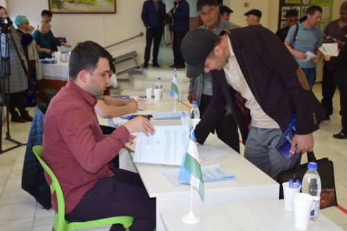 В Нурлате прошло досрочное голосование на референдуме по поправкам в Конституцию Узбекистана