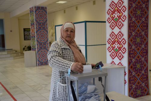 В Нурлате прошло досрочное голосование на референдуме по поправкам в Конституцию Узбекистана