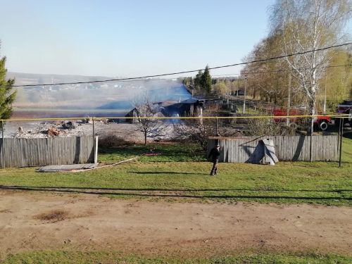 Дома сгорели из-за детской шалости