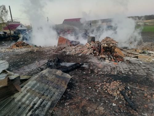 Дома сгорели из-за детской шалости