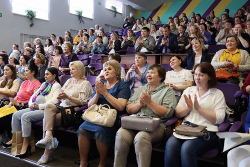 В Нурлате фельдшеры профессиональный праздник отмечают на сцене школы искусств