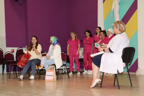 В Нурлате фельдшеры профессиональный праздник отмечают на сцене школы искусств