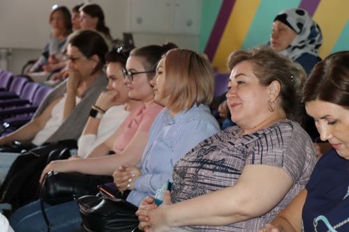 В Нурлате фельдшеры профессиональный праздник отмечают на сцене школы искусств