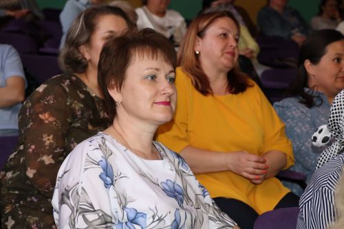 В Нурлате фельдшеры профессиональный праздник отмечают на сцене школы искусств