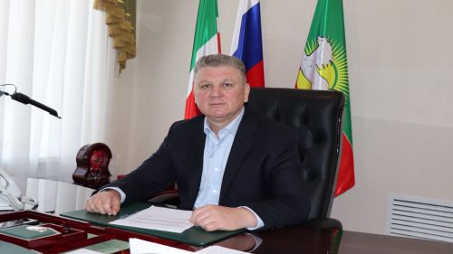 Алмаз Ахметшин поздравляет нурлатцев с  Праздником Весны и Труда