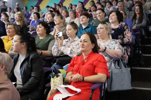 В Нурлате фельдшеры профессиональный праздник отмечают на сцене школы искусств