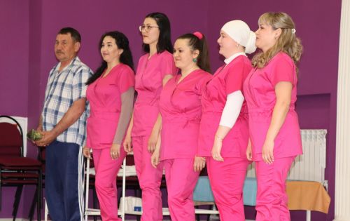 В Нурлате фельдшеры профессиональный праздник отмечают на сцене школы искусств