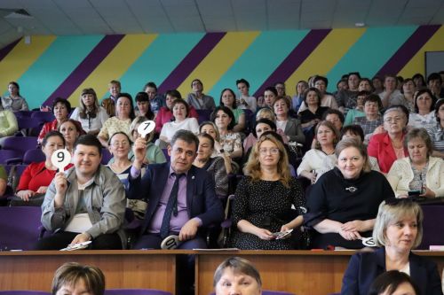 В Нурлате фельдшеры профессиональный праздник отмечают на сцене школы искусств