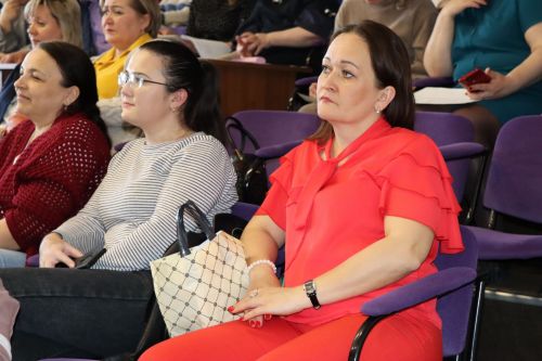 В Нурлате фельдшеры профессиональный праздник отмечают на сцене школы искусств