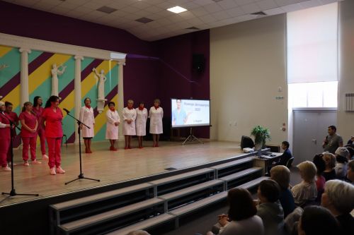В Нурлате фельдшеры профессиональный праздник отмечают на сцене школы искусств