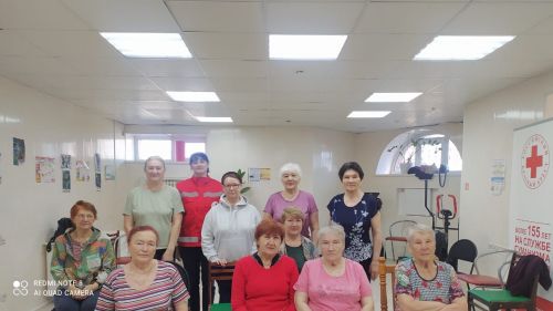 В Нурлате Центру долголетия передали массажное кресло