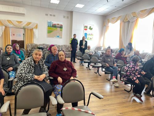 Нурлатские автоинспекторы встретились с жителями дома-интерната для престарелых