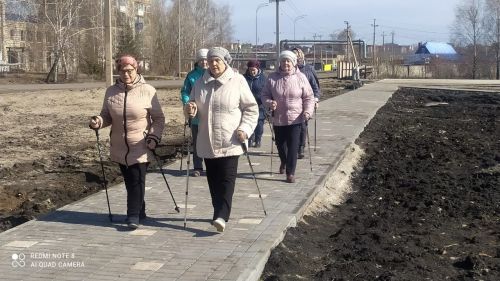В Нурлате Центру долголетия передали массажное кресло