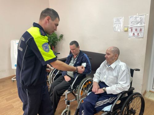 Нурлатские автоинспекторы встретились с жителями дома-интерната для престарелых