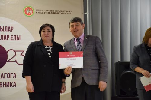 Нурлатские педагоги получили новые ноутбуки