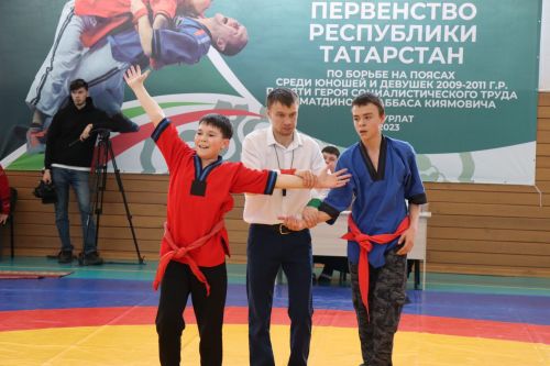 В Нурлате стартовало Первенство РТ по борьбе на поясах