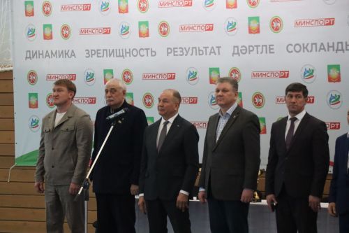 В Нурлате стартовало Первенство РТ по борьбе на поясах