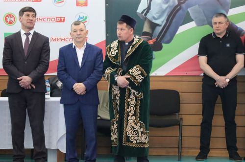 В Нурлате стартовало Первенство РТ по борьбе на поясах