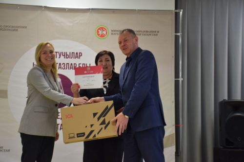 Нурлатские педагоги получили новые ноутбуки