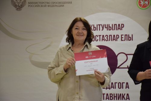 Нурлатские педагоги получили новые ноутбуки