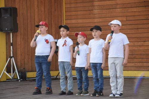 Юные таланты и местные артисты района подарили праздничный концерт нурлатцам