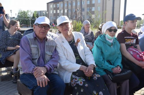 Юные таланты и местные артисты района подарили праздничный концерт нурлатцам