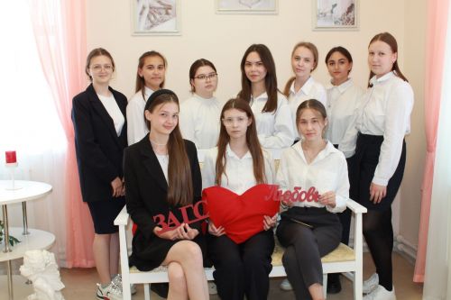 Специалисты ЗАГСа Нурлатского района провели занятие по семьеведению