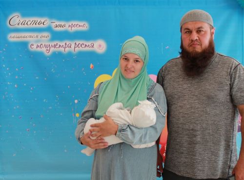 В Нурлатском районе продолжается акция «Подарок для новорожденного»