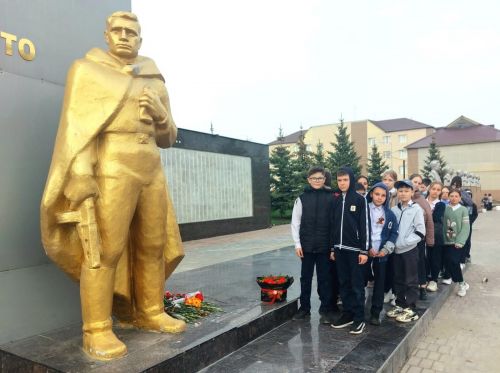 Школьники Нурлата почтили память павших солдат