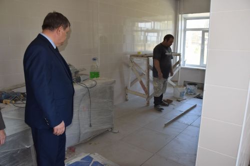 Дамир Ишкинеев ознакомился с ходом капремонта Чулпановской больницы