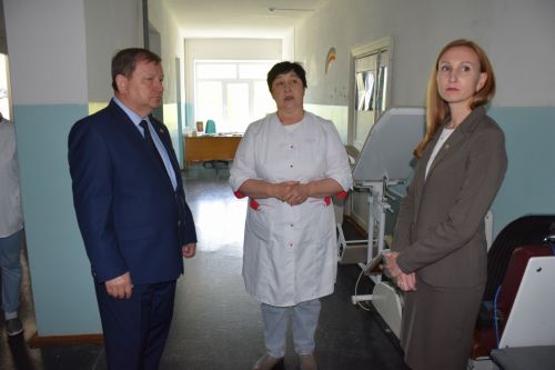 Дамир Ишкинеев ознакомился с ходом капремонта Чулпановской больницы