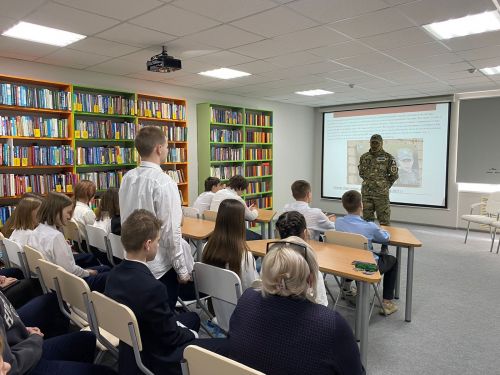 К нурлатским школьникам на встречу пришел участник СВО, прибывший в краткосрочный отпуск