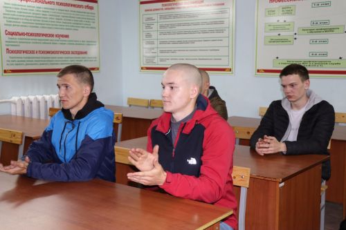 Нурлатцы торжественно проводили новобранцев на срочную службу