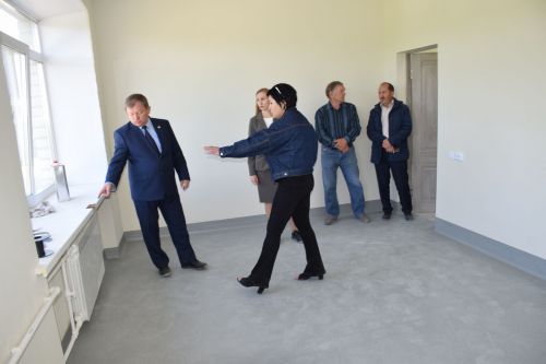 Дамир Ишкинеев ознакомился с ходом капремонта Чулпановской больницы