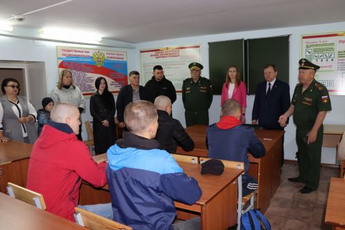 Нурлатцы торжественно проводили новобранцев на срочную службу