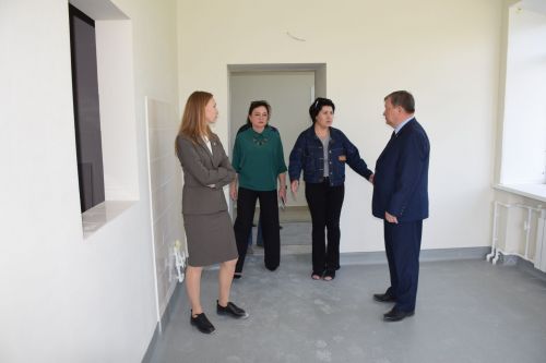 Дамир Ишкинеев ознакомился с ходом капремонта Чулпановской больницы