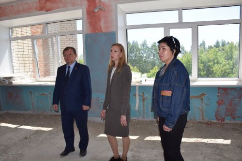 Дамир Ишкинеев ознакомился с ходом капремонта Чулпановской больницы
