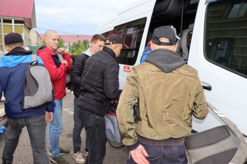 Нурлатцы торжественно проводили новобранцев на срочную службу