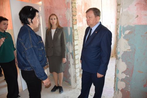 Дамир Ишкинеев ознакомился с ходом капремонта Чулпановской больницы