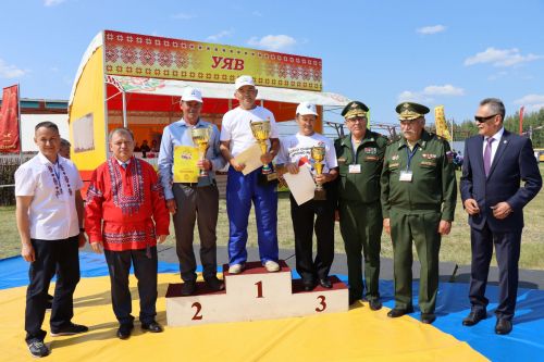 На нурлатском Уяве прошел традиционный турнир по чувашской борьбе на поясах