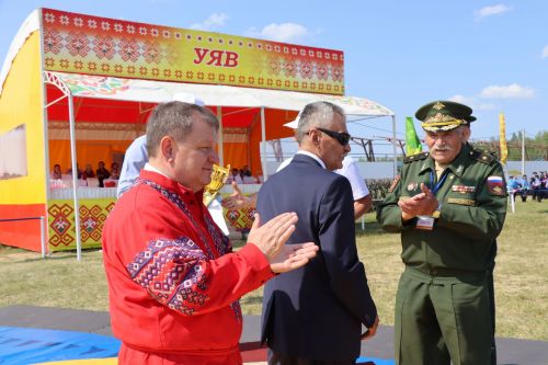 На нурлатском Уяве прошел традиционный турнир по чувашской борьбе на поясах