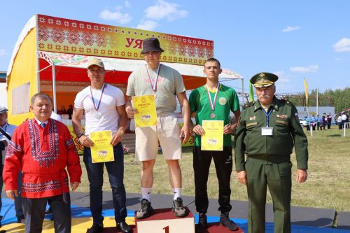 На нурлатском Уяве прошел традиционный турнир по чувашской борьбе на поясах