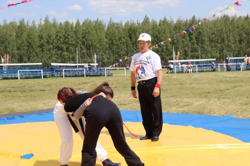 На нурлатском Уяве прошел традиционный турнир по чувашской борьбе на поясах