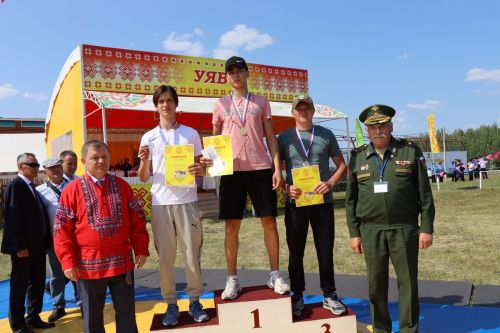 На нурлатском Уяве прошел традиционный турнир по чувашской борьбе на поясах
