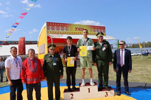 На нурлатском Уяве прошел традиционный турнир по чувашской борьбе на поясах