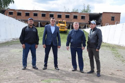 Дамир Ишкинеев ознакомился с ходом заготовки кормов в хозяйстве «Нурлат сэте»