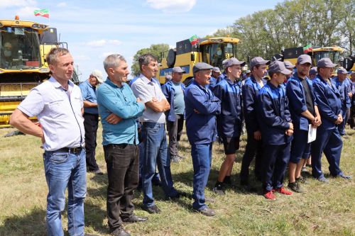 В Нурлатском районе готовность техники к уборочным работам получила высокую оценку