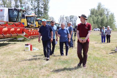 В Нурлатском районе готовность техники к уборочным работам получила высокую оценку