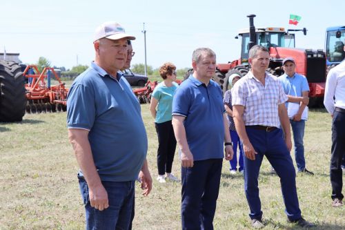 В Нурлатском районе готовность техники к уборочным работам получила высокую оценку